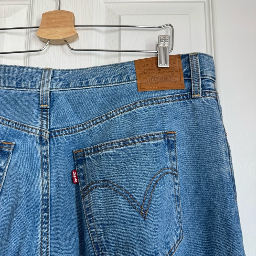 Levi's Premium Ribcage Wide-Leg Jeans in Far and Wide Medium Wash Size 33 - Picture 13 of 16